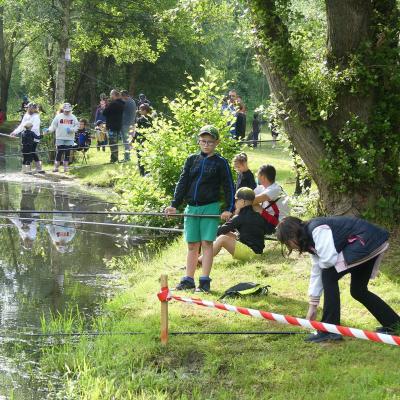 Une matinee en famille au bord de l etang bleu ciel avec les conseils des pecheurs photo progres mykolas lukosevicius 1686390350